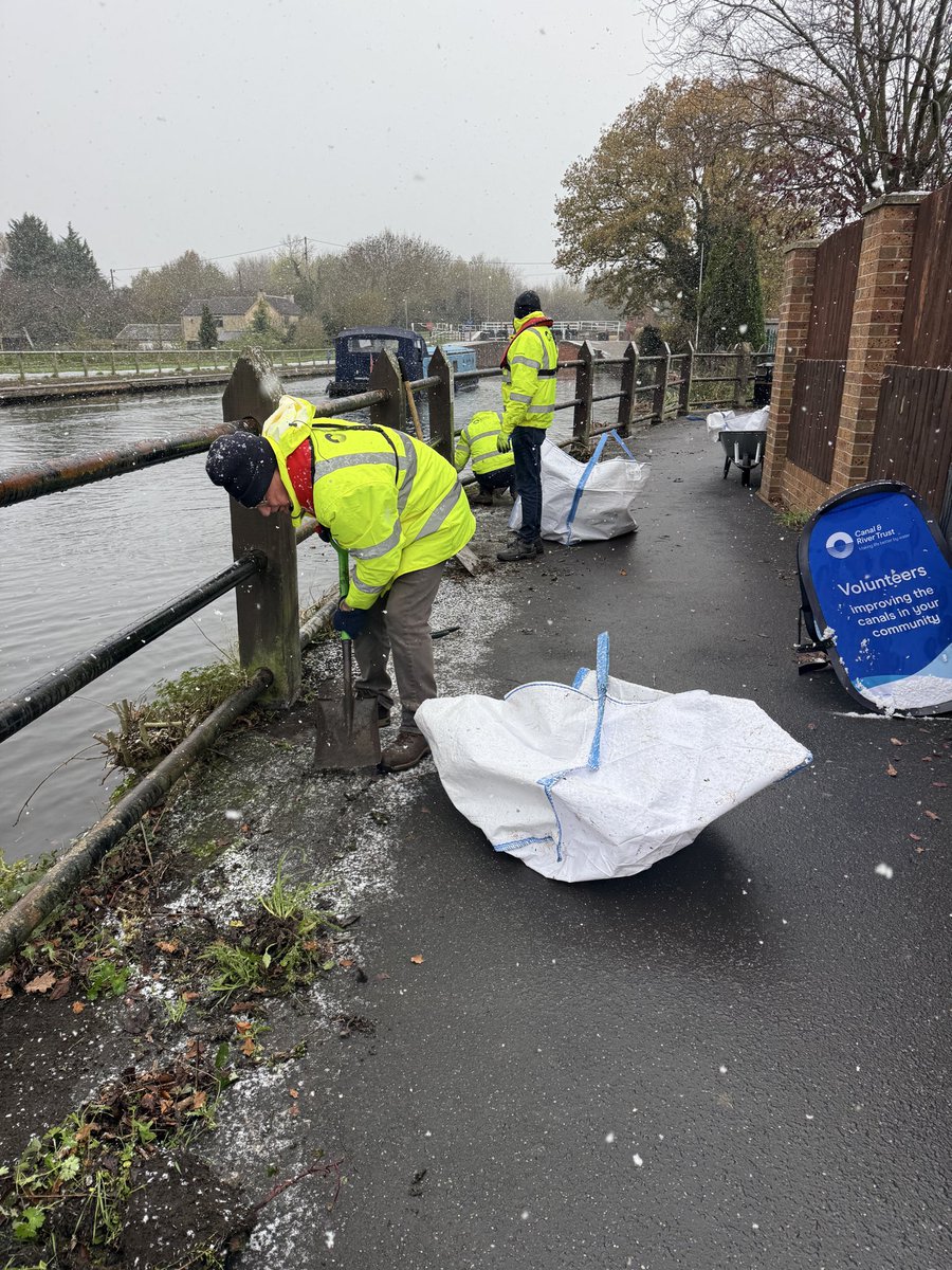 pauldavidtonge's tweet photo. Our Taskforce Team was out on the towpath at Thorne (Stainforth &amp; Keadby Canal) this week, cutting back overgrown vegetation along the canal and footpath. 

Cold day but great spirits! About a quarter done so far.  Another great team effort in South Yorkshire. 💙

@CRTYorkshireNE https://t.co/fmBBJ2cV0G