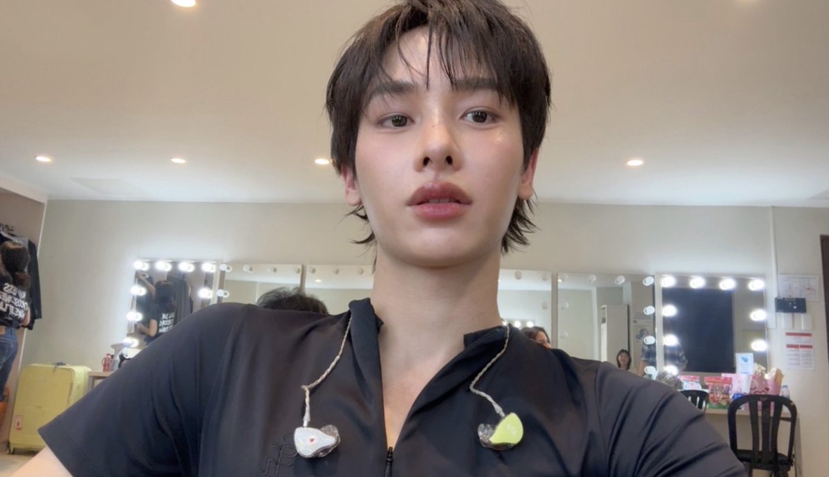 gunatptrend's tweet image. Georgeous man ever 💖

OFFGUN PEBACA MNL

@AtthaphanP 
#PEBACAConcertinManila
#กันอรรถพันธ์ #GunAtthaphan