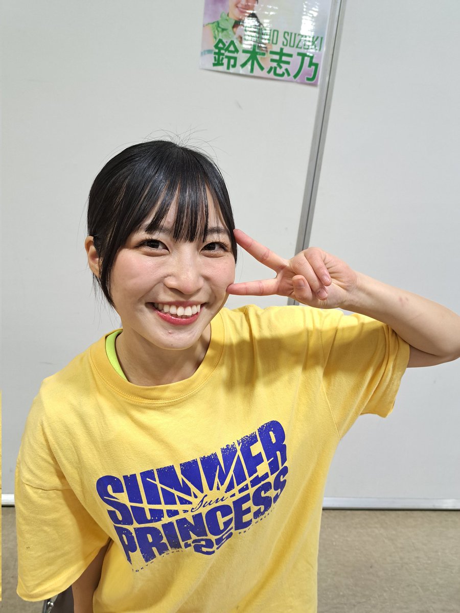 【業務連絡】
鈴木志乃さまへ
俺らのコスプレ姿の写真がとりたいならコミコンがチャンスです。

ゴリゴリにコスプレして招待隠して来てもろてw

ついでに飛び込みでカラオケ大会にでも出て無双して下さい。