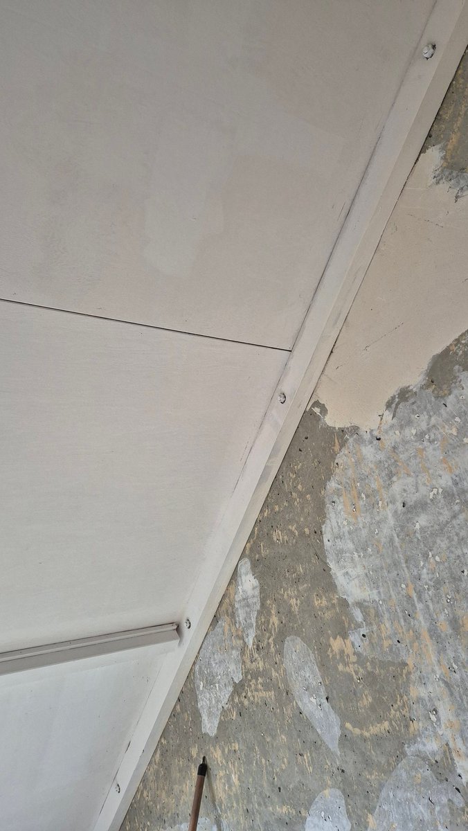 birgit2021's tweet image. #dtv
Is een woningcorporatie tegenwoordig eigenlijk verplicht te isoleren?
Mijn zolder is niet geïsoleerd en ik vraag me af of ik dat zelf moet doen. 
Ik betaal 1130 euro huur dus vind eigenlijk dat zij dat wel mogen 
doen. 🤭 😆
Ben nu aan het klussen, dus is het nu hét moment.