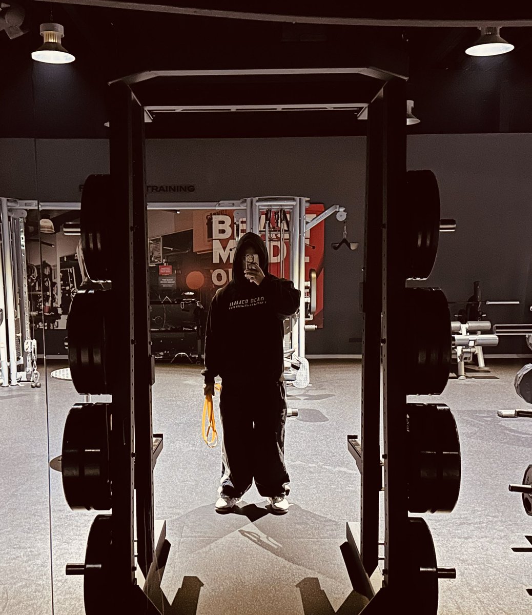 Mein rechtester take ist dass ich ein riesiges gym für mich alleine will