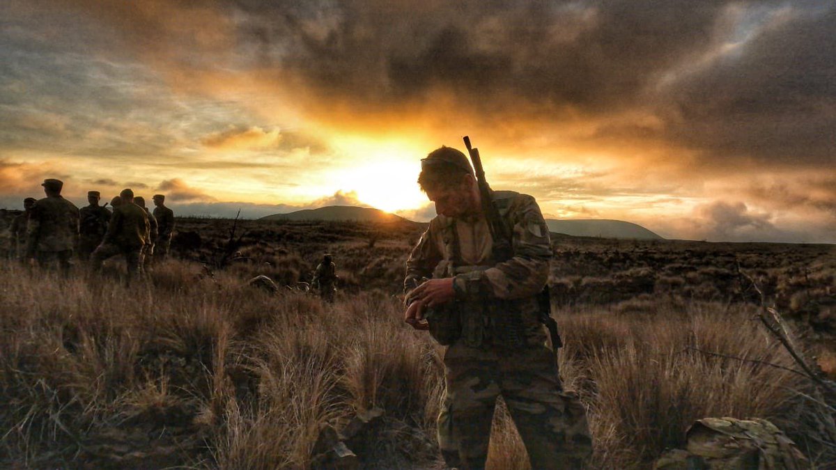 FrenchForces's tweet image. 📍Hawaii | End of exercise 🇺🇸 #JPMRC for 🇫🇷 soldiers

✈️ Participation of paratroopers from the Pacific Marine Infantry Regiment of the @FANC_Officiel in the opening of an airlift over the archipelago, between Big Island and Honolulu
⚔️ Engagement of marines from the Pacific…