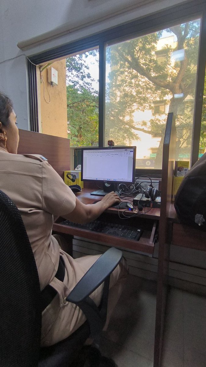 Tech_Veer_2025's tweet image. Some police officers aren’t aware of the digital evidence system CCTNS. How can TechVeer make sure constables not only know about it but use it effectively? #TechVeer #DigitalSkills #DigitalEvidence #CCTNS @apnipathshala_