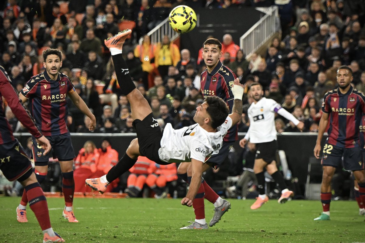 Quieren derbi, pero si se juega el derbi como se tiene que jugar, entonces ya mal… como siempre.. Se le discute mucho pero este chaval <a href="/hugoduro14/">Hugo Duro</a> a mi me representa cada vez que sale al campo! Feliz fin de semana familia