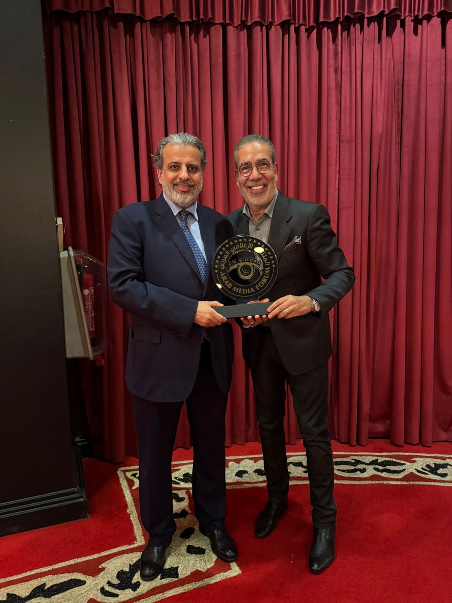 قام بتكريم د.مدحت العدل ووصفه بصانع الإبداع
ماضي الخميس: مسرحية أم كلثوم فن فاخر يظهر مكانة مصر الثقافية والإبداعية عبر الزمن
قام المستشار ماضي الخميس الأمين العام للملتقى الإعلامي العربي بتكريم الدكتور مدحت العدل وطاقم مسرحية أم كلثوم.