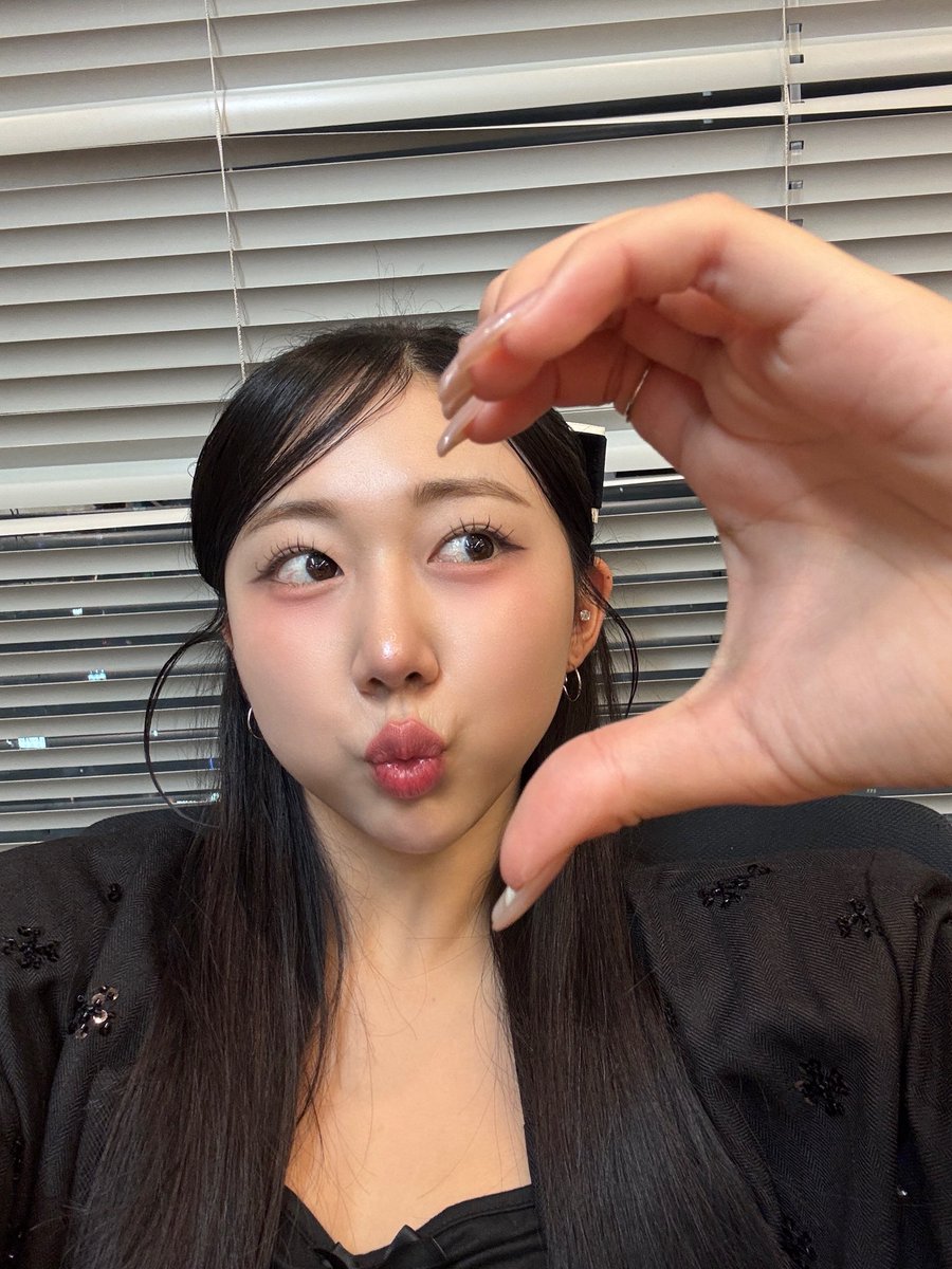 Ettone_official's tweet photo. O21×J-WAVE Presents
Under The Rug - Episode 5
˗ˏˋ Off Shot🤳✨ ˎˊ˗
☑︎ おとなの掟(Doughnuts Hole)
☑︎ 366日(HY)
▼公開中
🔗 https://t.co/us2WcYP56a
@o21_official @jwave813fm
#O21 #jwave
#UnderTheRug #Ettone_UTR
#sessionslive #ourvoices
#voicesession
#Ettone #Ettone日和 https://t.co/99vyNlXY0k