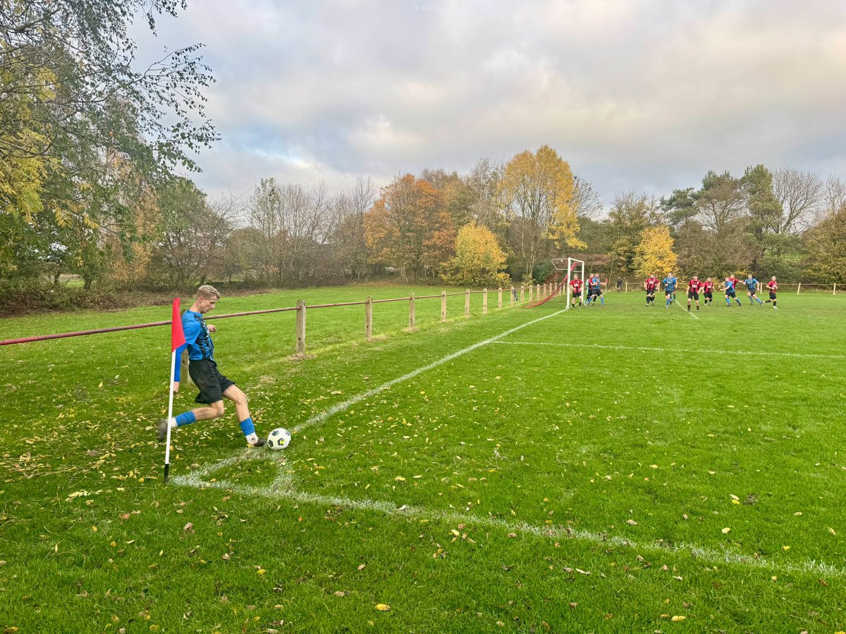 voshans's tweet photo. When Saturday Comes… 
(Foto @Kizzyetrance) #Markfield #UK 
#Leicestershire #voetbal #football https://t.co/Blh39iDQDA