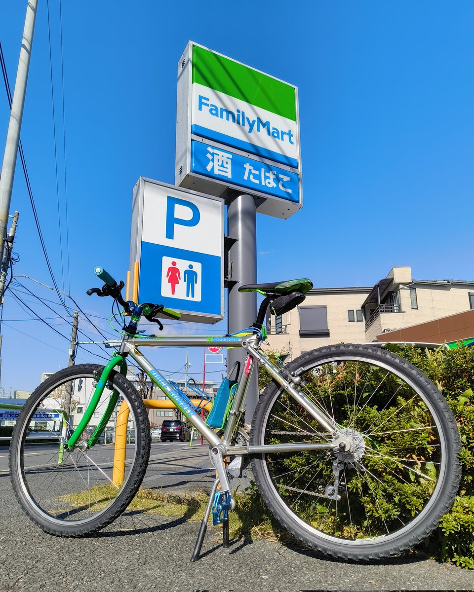 sakanamonosashi's tweet photo. ミヤタと、コンビに、ファミリーマート。
1990式リッジランナーをファミマカラーにリメイク！

#miyta
#ridgerunner
#mtb
#oldmtb
#vintagemtb
#ファミリーマート https://t.co/8EtGbEyS19