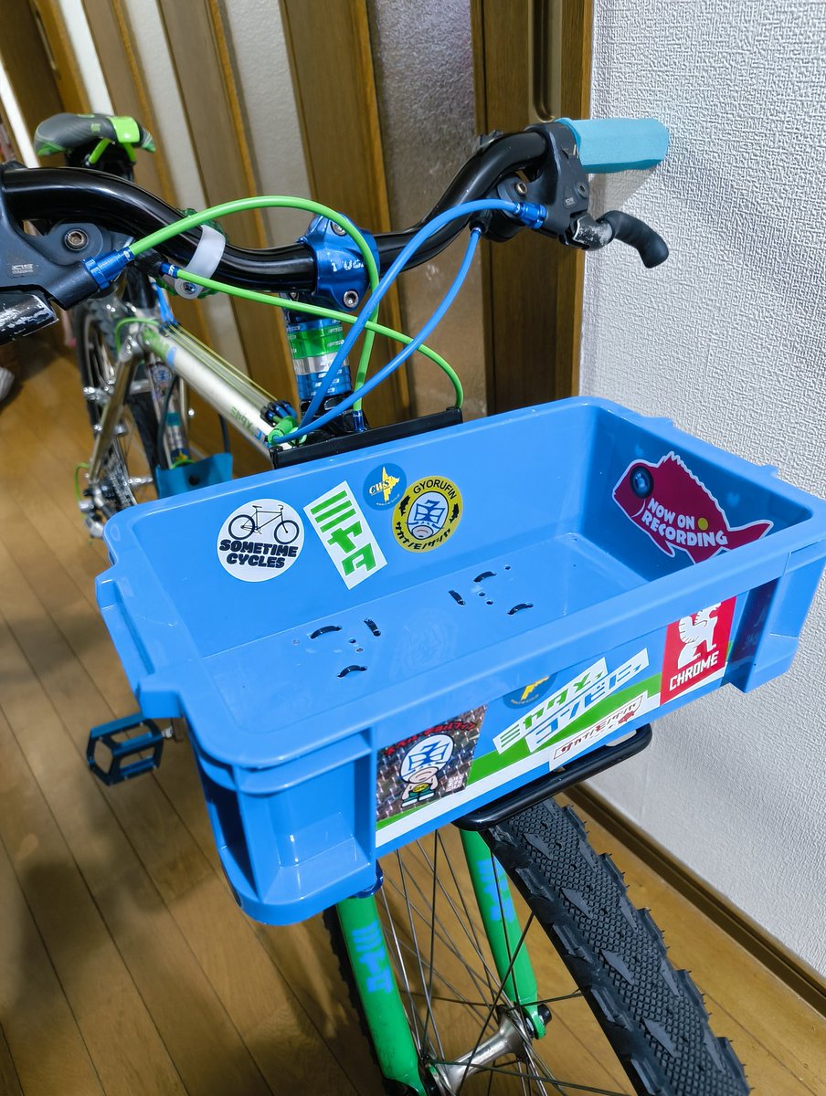 sakanamonosashi's tweet photo. カゴ付けた。さらに可愛くファミマ感増した♥

#miyta
#ridgerunner
#mtb
#oldmtb
#vintagemtb
#ファミリーマート https://t.co/8WzVwSY879