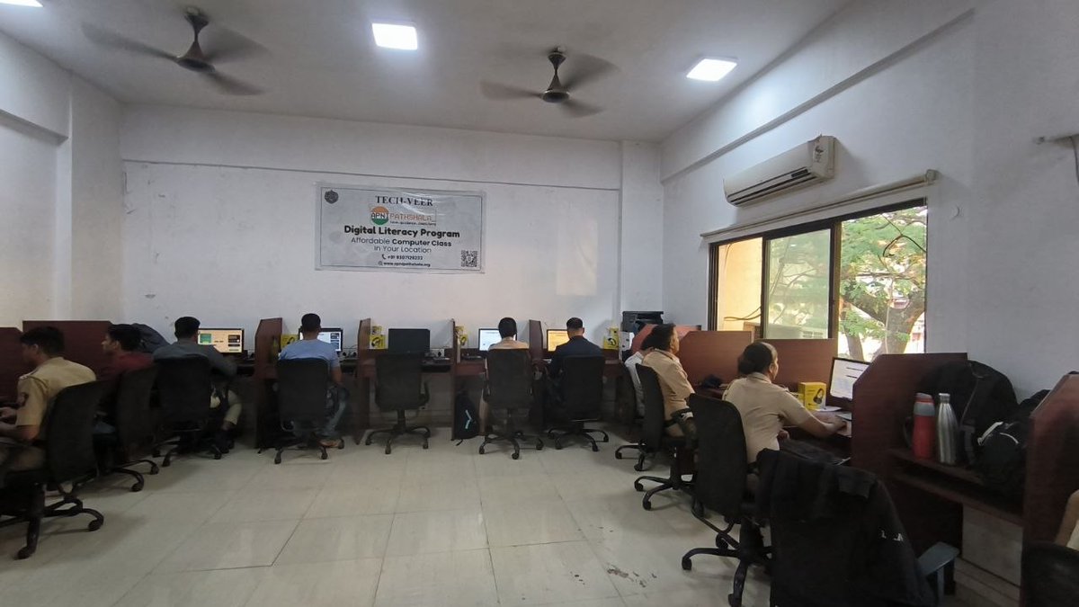 Tech_Veer_2025's tweet image. Many constables tell us they feel insecure about using digital tools (fear of mistakes, data loss). How do we build a safe learning culture? #TechVeer #DigitalSkills #DigitalConfidence #LearningCulture @apnipathshala_