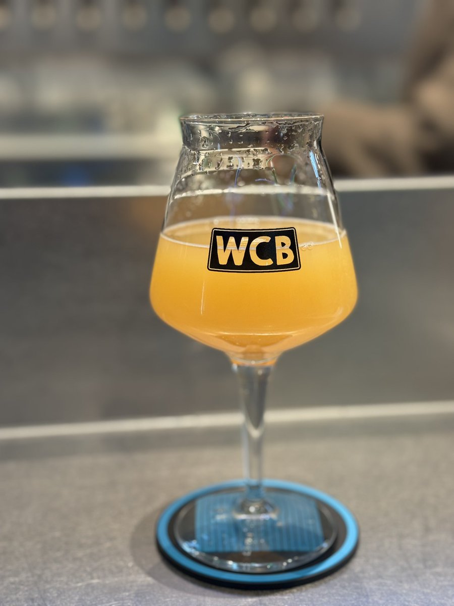 Jun_No13's tweet photo. 寒くなってきたので移動して「WCB The Room」へ
#クラフトビール
#WCBtheRoom
#WestCoastBrewing @WCBShizuoka
#FullHopAlchemist r5
#LocalAlchemist https://t.co/agOeOlAXyO
