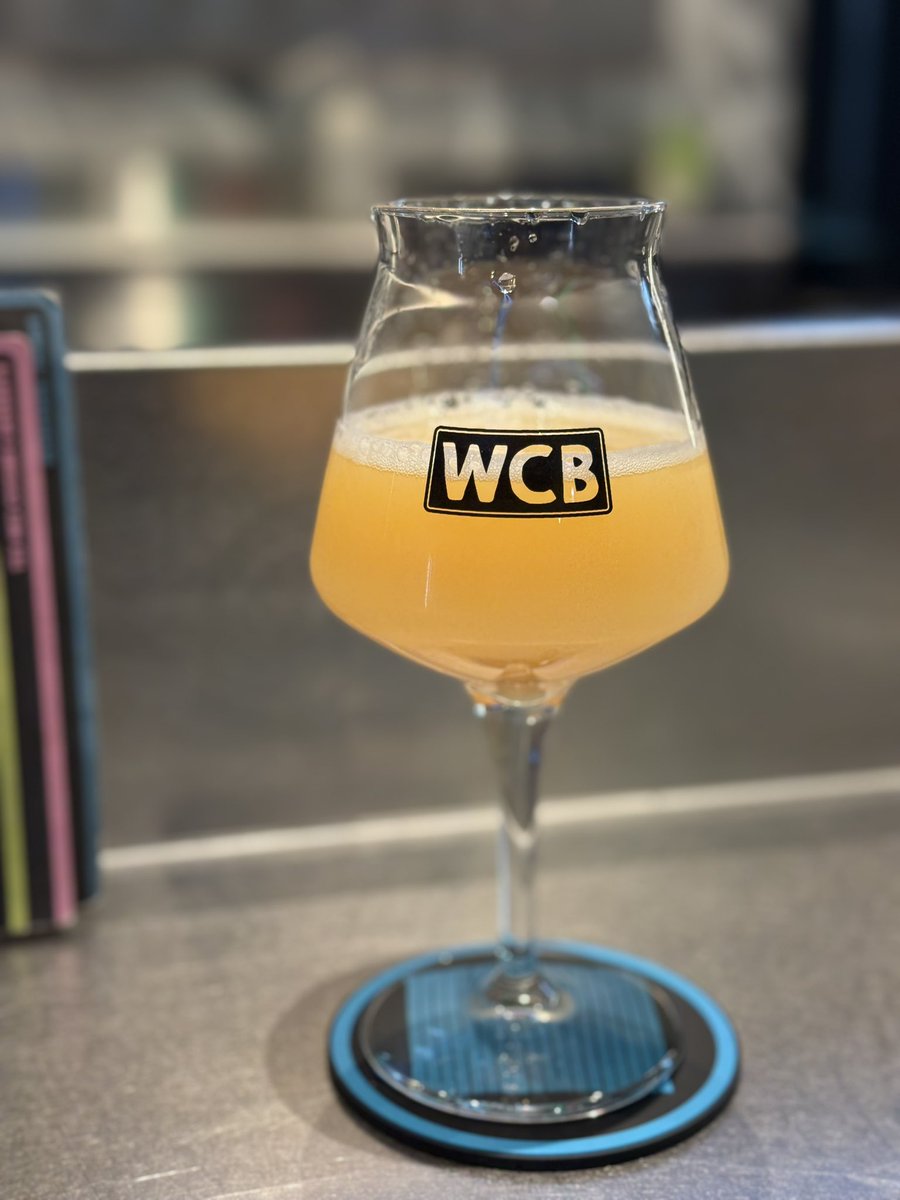 Jun_No13's tweet photo. 寒くなってきたので移動して「WCB The Room」へ
#クラフトビール
#WCBtheRoom
#WestCoastBrewing @WCBShizuoka
#FullHopAlchemist r5
#LocalAlchemist https://t.co/agOeOlAXyO