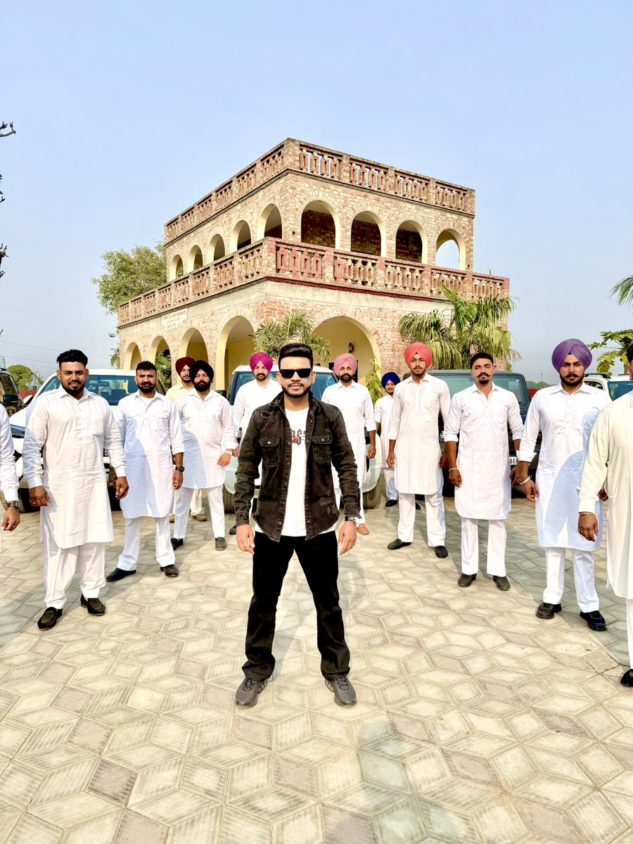 AngrejAli1's tweet image. Groud Shaker 3 #shoottime #latesttrack #musicvideo #shootday #feelenergetic #musicmindmatters #amanhayer1 #superhitsong #release #verysoon #keepsupporting✌ ❤️🙏🏻