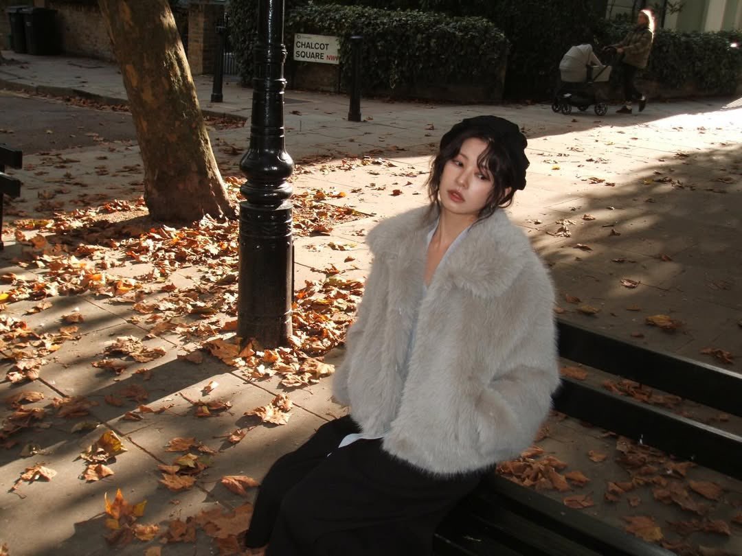 huhkneesinah's tweet image. ssom looks too gorgeous and now I’m greedy because I want her to do a magazine photoshoot every month