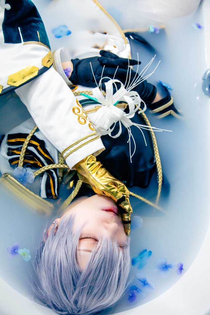 ⚠Cosplay
写真集未収録。

REUE*SCHAU

「また逢う日を楽しみに。」
「想うは貴方一人。」