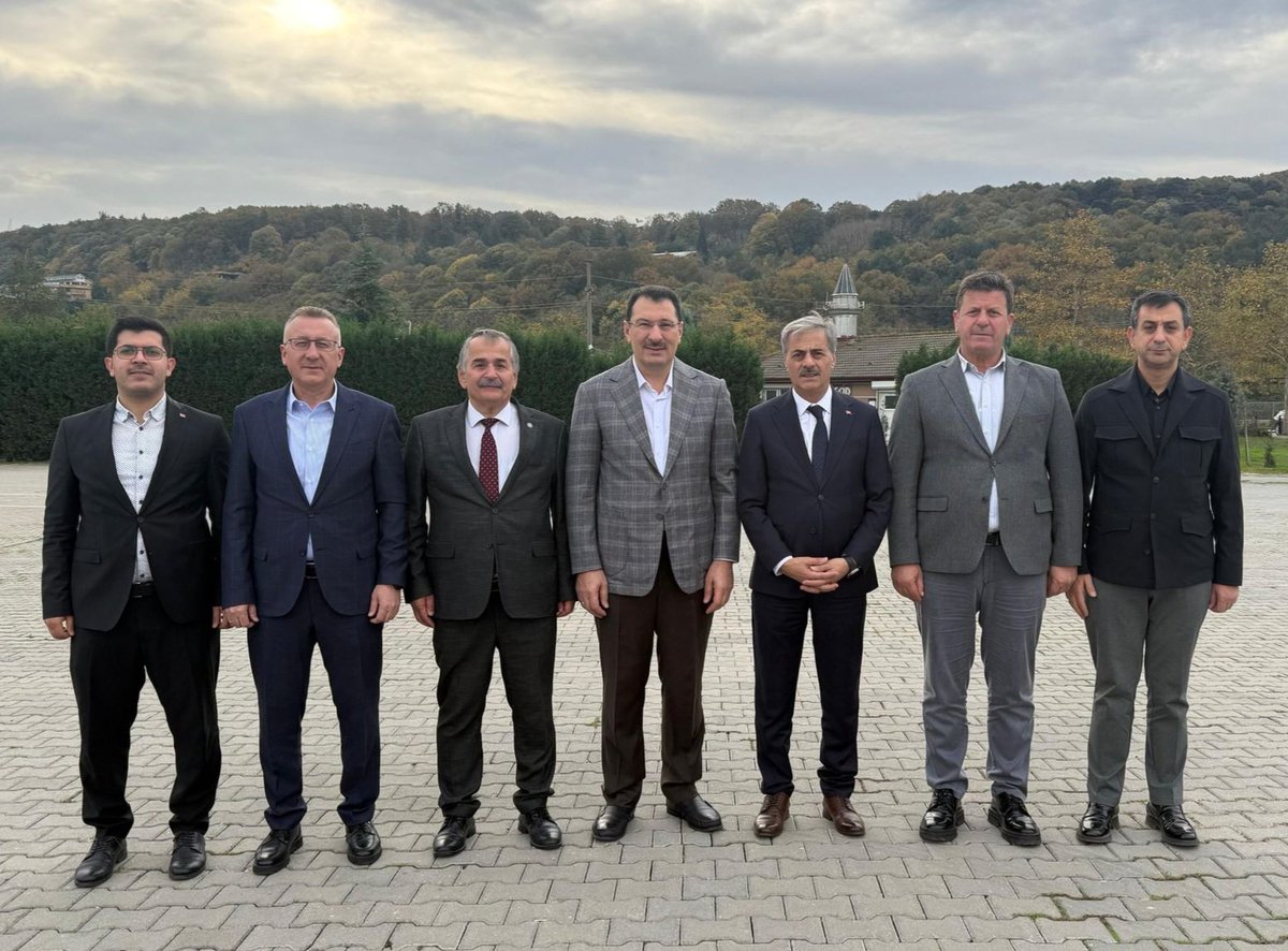 AK Parti Genel Başkan Yardımcımız Ali İhsan Yavuz, İlçe Belediye Başkanlarımız ve İlçe başkanımızın katılımıyla bu sabah Arifiye ilçemizde çay sohbetinde bir araya geldik.

Bizler, birlikte rahmet olduğuna inananlarız.

Rabbim çalışmalarımızı bereketlendirsin.