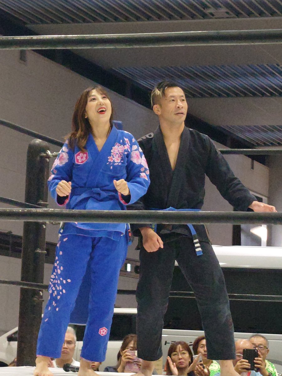 ゴキゲン柔術

関根シュレック秀樹選手の入場を見守るチェリー&amp;石黒淳士組

#ゴキゲン静岡