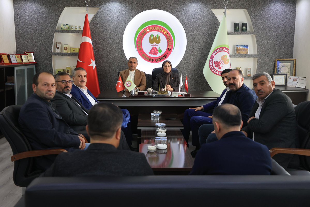 CYAZMAC's tweet image. Şanlıurfa Şıracılar ve Kuruyemişciler Odası Başkanı Ahmet Aslan’ı ziyaret ederek, fıstık üreticilerimiz ve esnafımızla bir araya geldik. Sorun, talep ve çözüm önerileri üzerine görüş alışverişinde bulunduk. 

AK Parti Şanlıurfa İl Başkan Yardımcımız Murat Yetkin Varan, AK Parti…