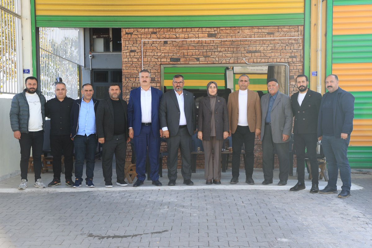 CYAZMAC's tweet image. Şanlıurfa Şıracılar ve Kuruyemişciler Odası Başkanı Ahmet Aslan’ı ziyaret ederek, fıstık üreticilerimiz ve esnafımızla bir araya geldik. Sorun, talep ve çözüm önerileri üzerine görüş alışverişinde bulunduk. 

AK Parti Şanlıurfa İl Başkan Yardımcımız Murat Yetkin Varan, AK Parti…