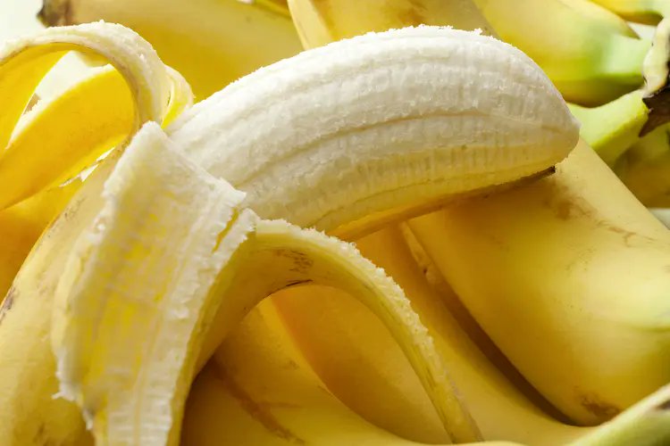 studyguides's tweet image. Botanically, a banana is classified as a berry because it develops from a single ovary and contains multiple seeds. Unlike other fruits that may be classified as berries in common language, true berries have a fleshy pericarp and are produced from a single flower with one ovary.…