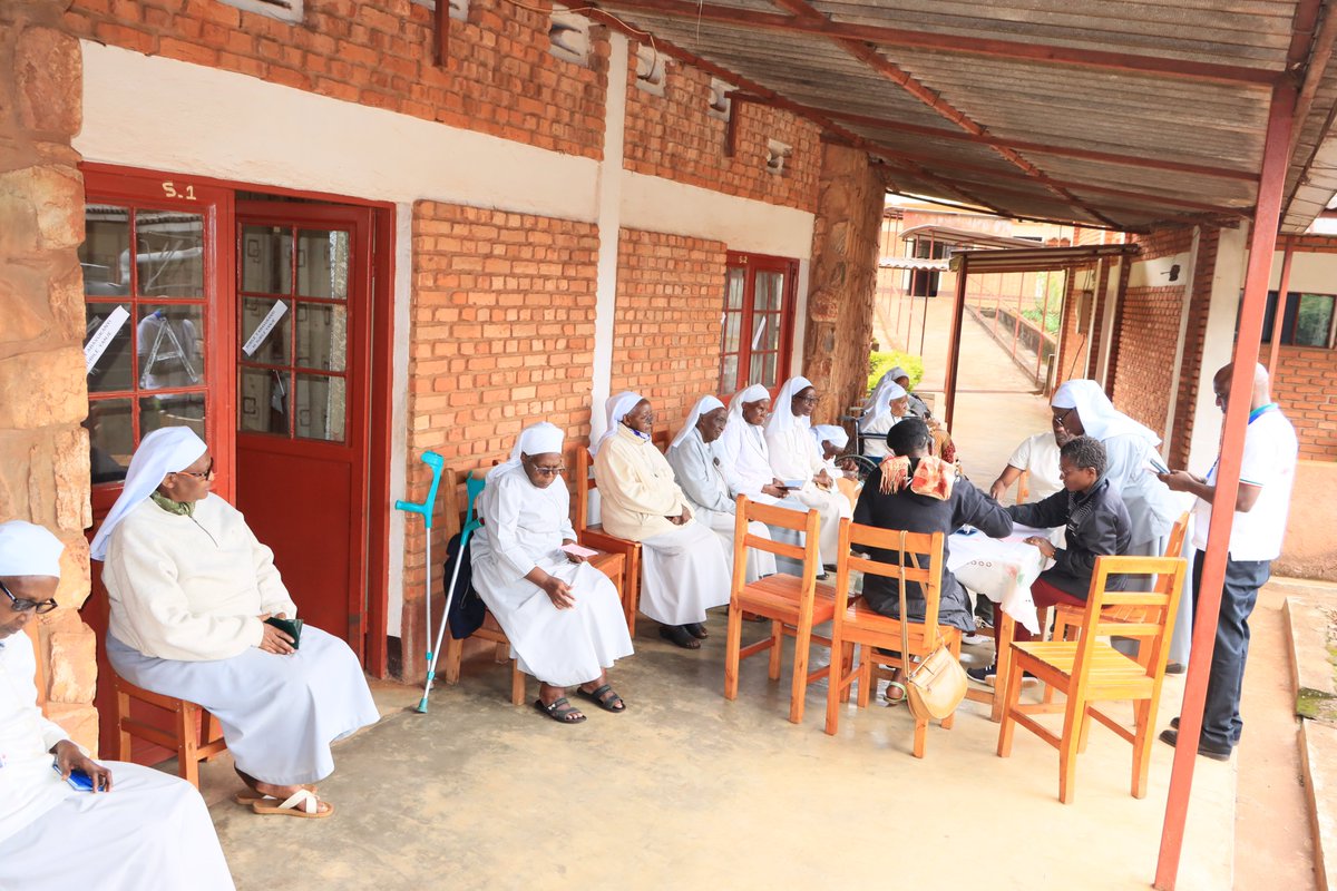 Onpr2018's tweet image. #Burundi #OnprInnovation A la fin de la 1ère semaine du recensement physique de ses bénéficiaires pour 2025, l'#ONPR en réalise toutes les activités coe prévu, dans les lieux de rencontre publique mais aussi dans les ménages, centres d'accueil des personnes agées, hôpiataux, etc