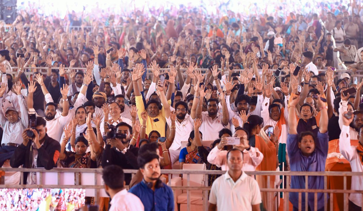 dpradhanbjp's tweet photo. ଗୋହିରାଟିକିରି ଓଡ଼ିଶାର ଶେଷ ସ୍ୱାଧୀନତା ସଂଗ୍ରାମର ପ୍ରତୀକ ଭାବେ ଜଣାଶୁଣା । ଏହା ଓଡ଼ିଶାର ଶେଷ ସ୍ୱାଧୀନ ହିନ୍ଦୁ ରାଜାଙ୍କ ରକ୍ତରେ ରଞ୍ଜିତ ଏକ ବୀରଭୂମି । ରାଜା ମୁକୁନ୍ଦଦେବ କେବଳ ଜଣେ ଶାସକ ନଥିଲେ ; ସେ ଥିଲେ ଓଡ଼ିଶାର ସ୍ୱାଧୀନତା, ଅସ୍ମିତା, ସ୍ୱାଭିମାନ ଓ ସଂସ୍କୃତିର ପ୍ରତୀକ । ସେ ଏଠାରେ ଓଡ଼ିଆ ଅସ୍ମିତା ଓ ସଭ୍ୟତାର ସୁରକ୍ଷା ପାଇଁ କଳାପାହାଡ଼ ସହ ଲଢ଼େଇ କରିଥିଲେ । ଷଡ଼ଯନ୍ତ୍ରର ଶିକାର ସତ୍ତ୍ୱେ ଶେଷ ନିଃଶ୍ୱାସ ପର୍ଯ୍ୟନ୍ତ ଲଢ଼େଇ କରି ମୃତ୍ୟୁକୁ ଆପଣାଇଥିଲେ ।