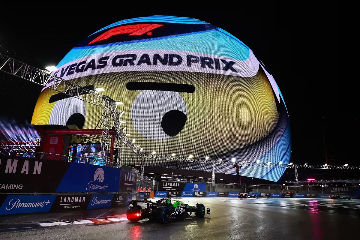 kofty's tweet photo. Sin City GP - 3 to go! - https://t.co/JbKbJ2BY1b https://t.co/ek44DIuFcW