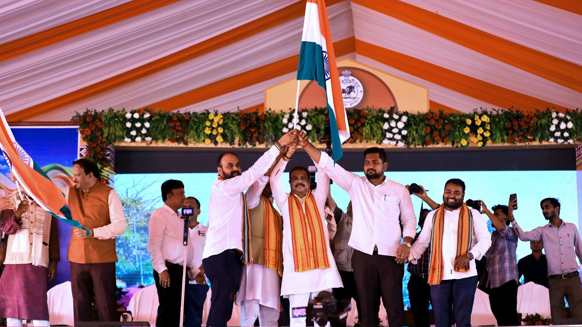 dpradhanbjp's tweet photo. ଭଦ୍ରକ ଜିଲ୍ଲା ଧାମନଗର ଦୋବଲ ଠାରେ ଲୌହ ମାନବ ସର୍ଦ୍ଦାର ବଲ୍ଲଭ ଭାଇ ପଟେଲଙ୍କ ୧୫୦ତମ ଜୟନ୍ତୀ ଅବସରରେ ଆୟୋଜିତ ‘ଏକତା ପଦଯାତ୍ରା ଏବଂ ସାଧାରଣ ସଭା’ରେ ଯୋଗଦେଲି । ଏହି ଅବସରରେ ସ୍ଥାନୀୟ ଅଞ୍ଚଳର ବିକାଶ ପାଇଁ ପ୍ରାୟ ୧୦୧ କୋଟି ଟଙ୍କା ବ୍ୟୟରେ ହେବାକୁ ଥିବା ୨୨ଟି ପ୍ରକଳ୍ପର ଶିଳାନ୍ୟାସ କରି ଆନନ୍ଦିତ । ପ୍ରଧାନମନ୍ତ୍ରୀ ଉଚ୍ଚତର ଶିକ୍ଷା ଅଭିଯାନ ପାଣ୍ଠିରୁ ୧୫ କୋଟି ଟଙ୍କା ବ୍ୟୟରେ ଧାମନଗର କଲେଜର ବିକାଶ, ଗୋହିରାଟିକିରିରେ ଉନ୍ନୟନମୂଳକ କାର୍ଯ୍ୟ ଓ ଅନ୍ୟାନ୍ୟ ପ୍ରକଳ୍ପର ଶିଳାନ୍ୟାସ ବିକାଶକୁ ତ୍ୱରାନ୍ୱିତ କରାଇବ ।