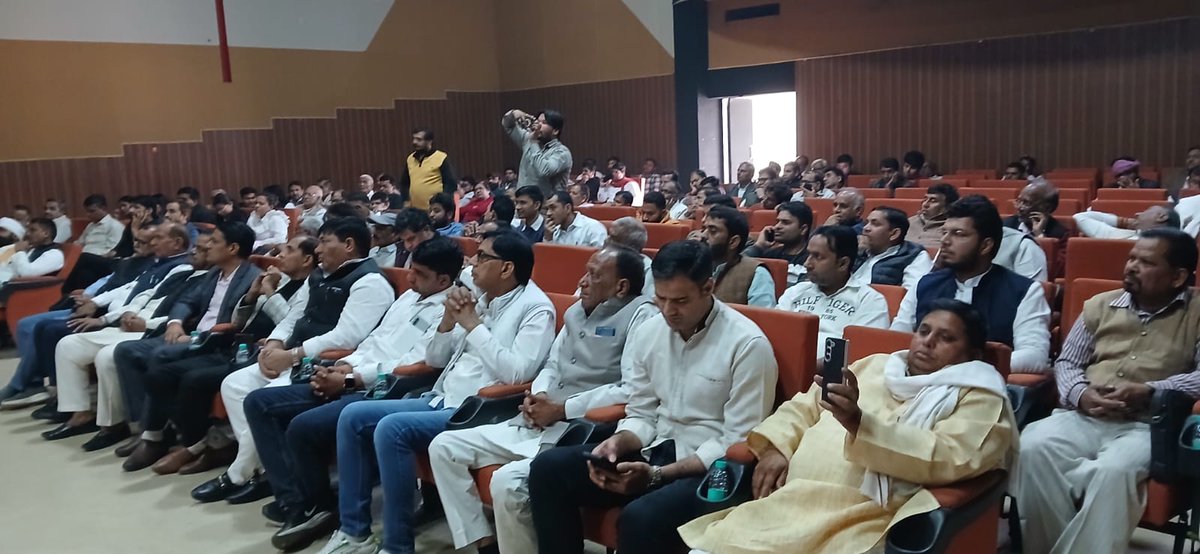 rajkumarbhatisp's tweet image. मेरठ स्नातक निर्वाचन क्षेत्र से विधान परिषद हेतु समाजवादी पार्टी के प्रत्याशी प्रमेंद्र भाटी एडवोकेट के समर्थन में ग्रेटर नोएडा के परी चौक स्थित अखिल भारतीय गुर्जर संस्कृति शोध संस्थान में एक महत्वपूर्ण बैठक सम्पन्न हुई।