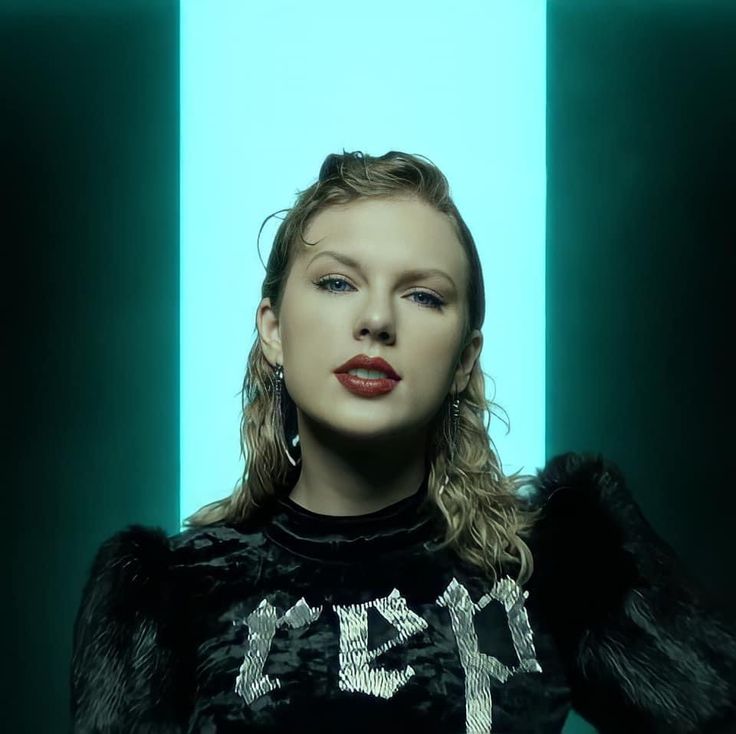 Moonlightswift8's tweet image. Lowkey obsessed with this look 🖤