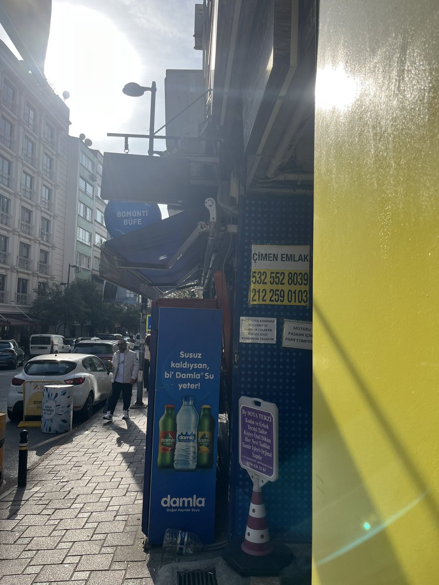 Şişli..
Abide-i Hürriyet caddesi 
Bomonti Büfe adlı bu işletme az önce banka kartı ile sigara alımında, paket başına 3 lira komisyon istedi..
Bu yasal mı ? 
<a href="/HMBakanligi/">T.C. Hazine ve Maliye Bakanlığı</a> 
<a href="/TC_icisleri/">T.C. İçişleri Bakanlığı</a> 
<a href="/ibbzabita/">İstanbul Büyükşehir Zabıta</a> 
<a href="/sislibelediyesi/">Şişli Belediyesi</a> 
<a href="/istanbulbld/">İstanbul Büyükşehir Belediyesi</a>