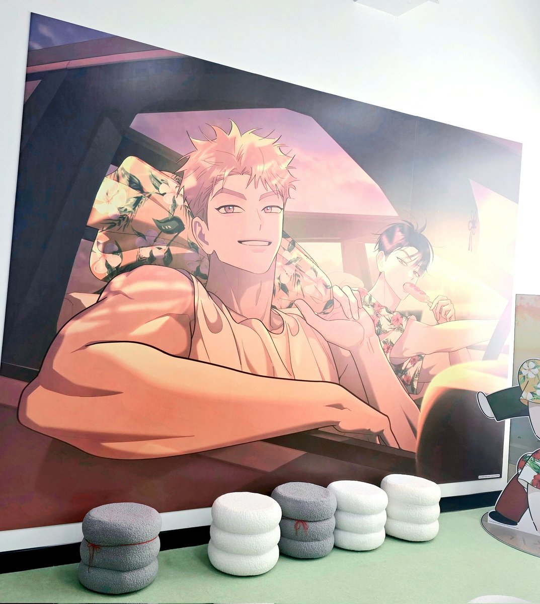 lightsonic92_'s tweet image. อีเว้นท์จัดได้น่ารัก นุ่มนิ่ม (เพราะเก้าอี้กับโต้ะเป็นขนๆ) สุดเลยค่ะะะะ ❤️

มาหายอนกับพี่กีฮุนเยอะๆนะคะ ชอบมากเลยโดยเฉพาะรูปแรก เต็มจอ--- ที่หมายถึงเต็มตาชั้นสุดๆ 🫣💪🏻

#JMEESHOPTH #REDTHREADQUESTEVENT