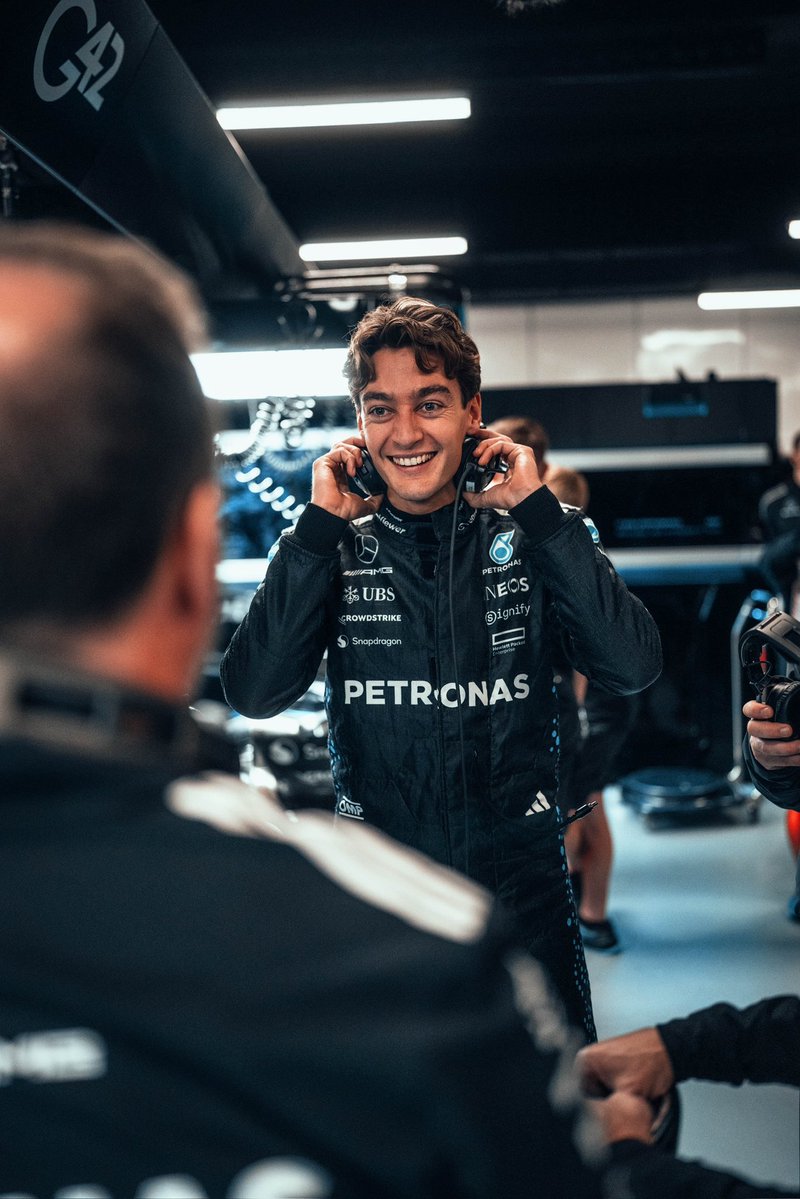 MercedesAMGF1's tweet image. Ready to battle for valuable points. The fight for P2 in the Constructors&apos; continues 💪