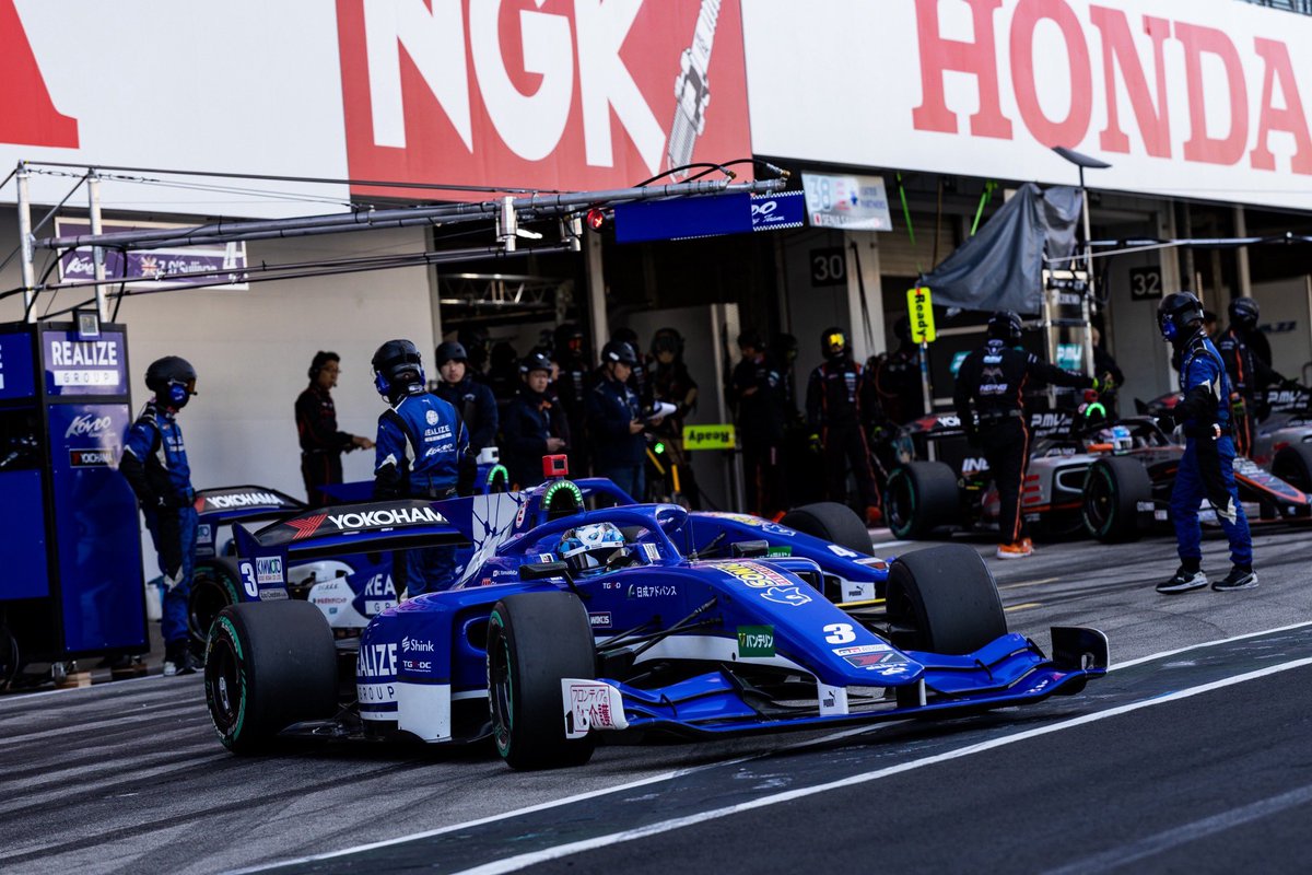 SUPER FORMULA 2025
第11戦|鈴鹿サーキット

【Rd.11  決勝正式結果】
3号車 
山下健太選手　11位
4号車
ザック・オサリバン選手　リタイア

🔸11/23(日)スケジュール
9:50　Rd.10 決勝スタート(予定)
12:25〜13:10 ピットウォーク
14:30　Rd.12 決勝スタート(予定)

明日も引き続き　#KONDORACING