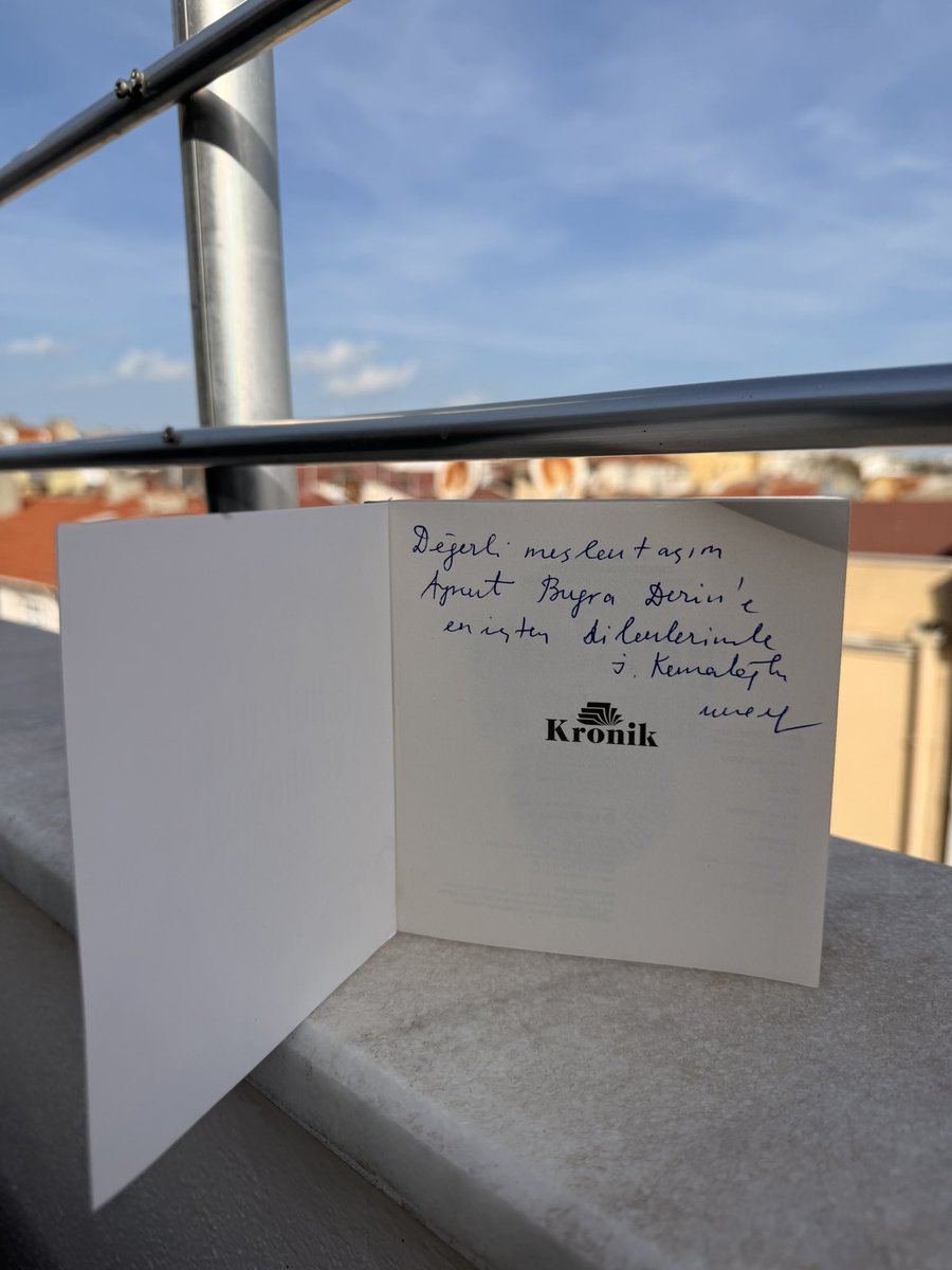 Naçizane kütüphanemin, benim için müstesna kısmı olan <a href="/ilyaskemaloglu/">Prof. Dr. İlyas Kemaloğlu</a> kitaplığına yazarından imzalı yeni bir eser eklendi. Kıymetli hocamızı ziyaretlerimizde elimiz boş dönmüyor, ilminden nasiplenmeyi sürdürüyoruz. Okuyanı, istifade edeni bol olsun!