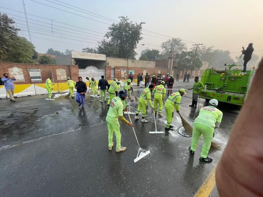 جو گند پی ٹی آئی نے پھیلایا وہ صاف ن لیگ کر رہی ہے خدمت اور کیا ہوتی یوتھیو ؟؟