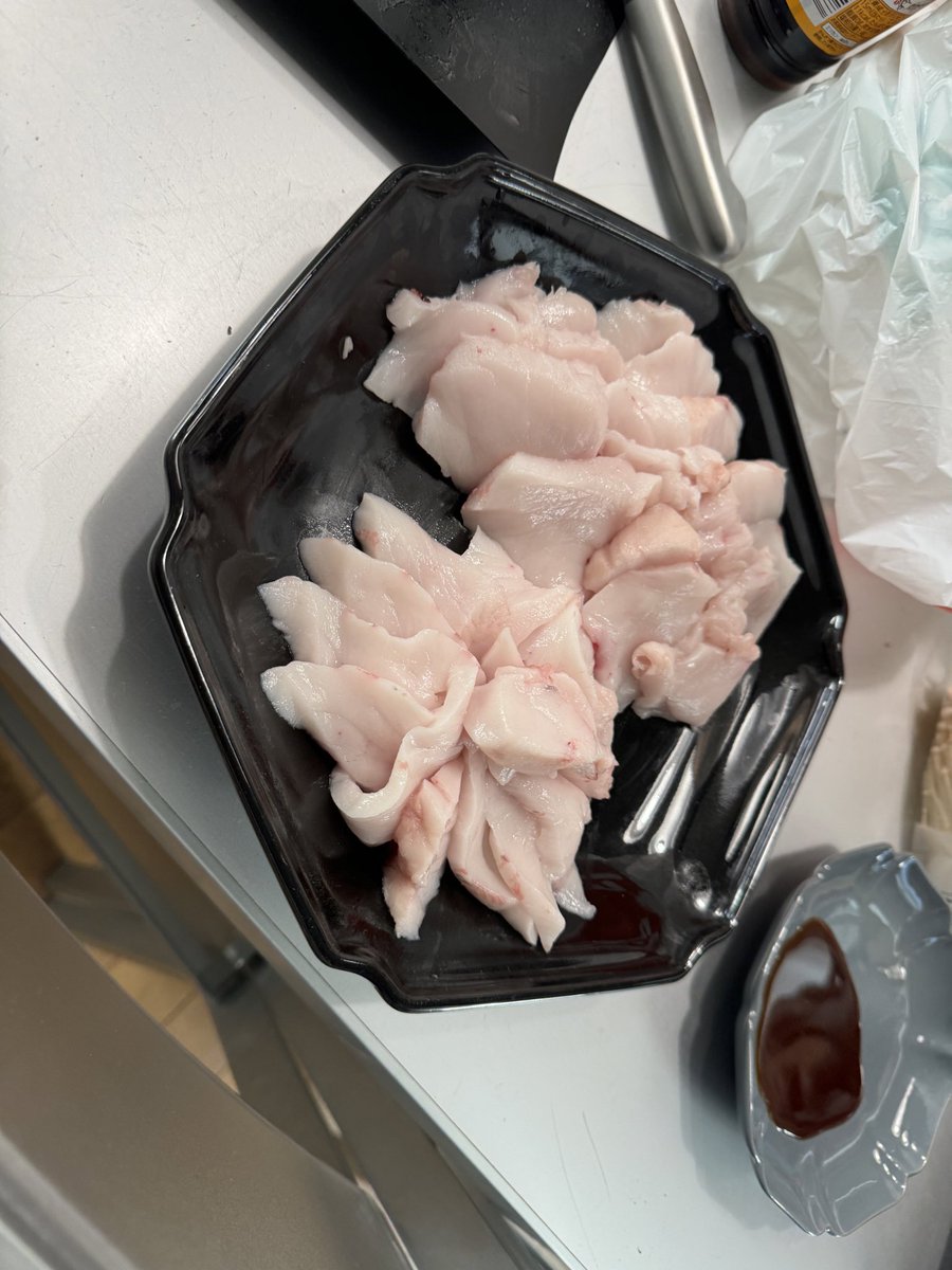 kakagaku112's tweet image. 伝説のバラムツも遂に食える！
あちいー！！！！！