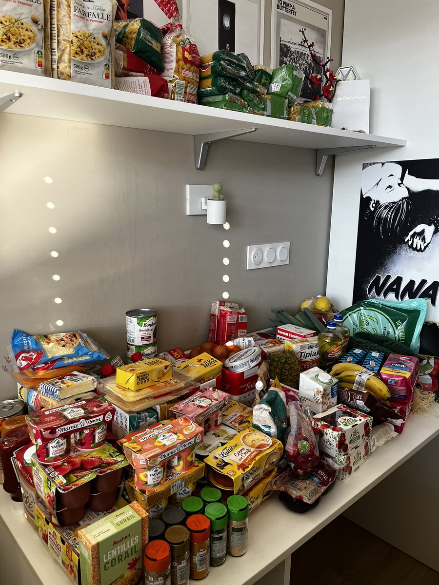 nmiyahs's tweet image. pov : j’ai osé dire à ma daronne que la vie d’étudiant c harr