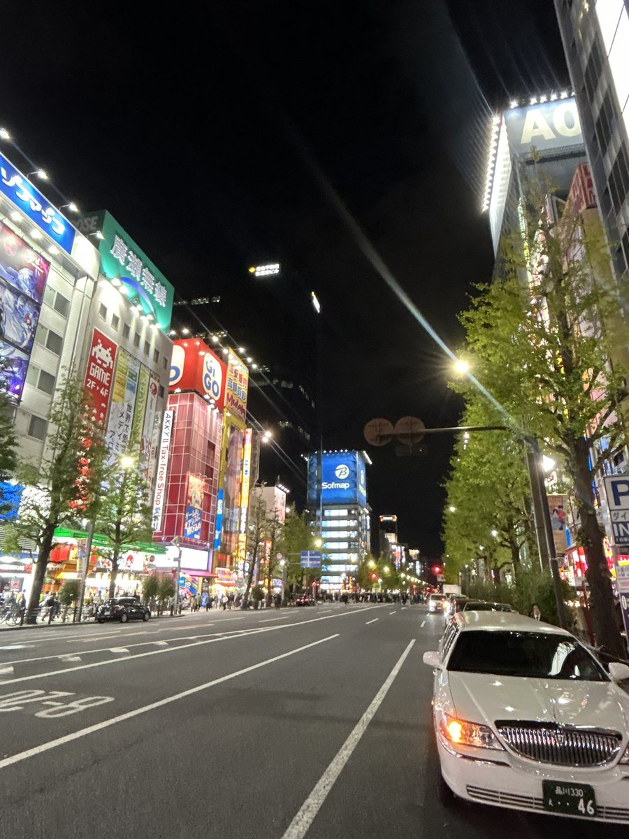 usa_condon_1970's tweet image. 夜の秋葉原🌃✨

#いまここ