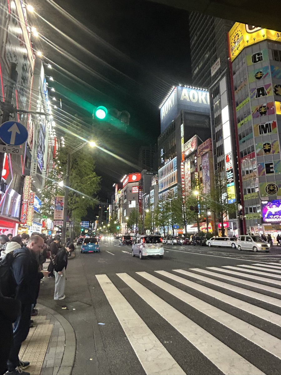 usa_condon_1970's tweet image. 夜の秋葉原🌃✨

#いまここ