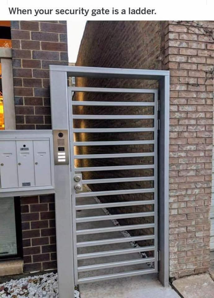 Blague du matin :)

Quand la porte de sécurité est une échelle :)