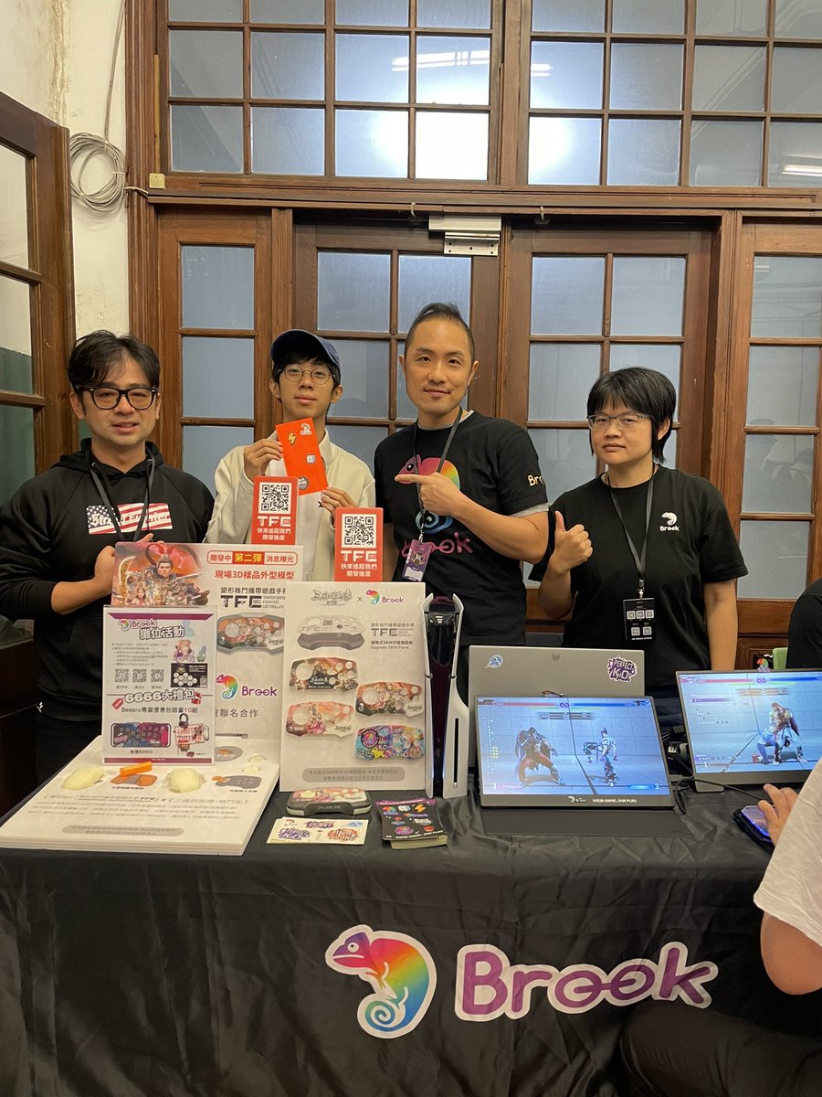 We caught another player at our booth!
<a href="/ugang_fgc/">J Team|Ugang</a> stopped by to visit us.
This round of rapid-fire Q&amp;A was a lot of fun.
We’ll turn it into a video soon and share it with everyone—stay tuned!