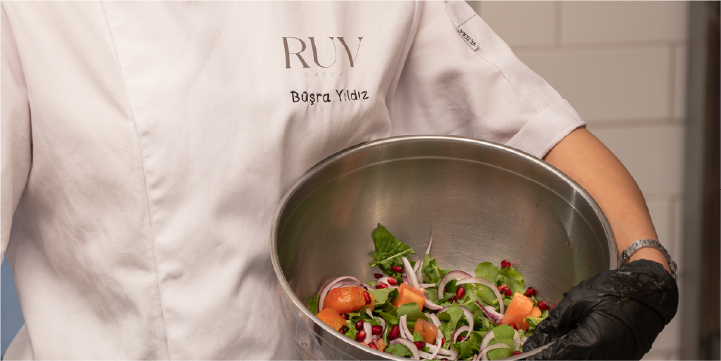 Ruvdatca's tweet image. Sağlık ve hafifliğin en taze hali bu tabakta! 🥗☀️
Renkli, hafif ve ferahlatan roka salatamız, taptaze mevsim sebzeleriyle…
📞+90 538 729 30 48
📩 info@ruvdatca.com.tr
🌐 ruvdatca.com
#datça #ruvdatça #LifeAtRuv #RuvunRuhu #restorant #kairosmarina #datçadalezzet