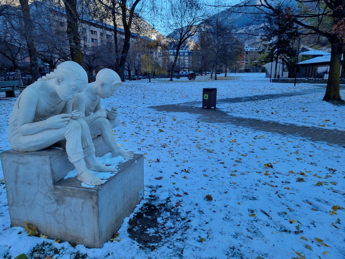 Bon #dissabte 😃🙋❄️
Parc Central, neu i gel 🤩🥶
Andorra la Vella ❤️🇹🇩
#andorra #descobreixandorra #visualmeteo #meteoandorra #meteo #turismeandorra