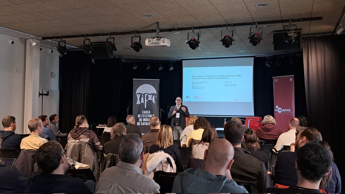 LaMarfamusica's tweet image. Comença a @lamarfamusica la jornada de formació adreçada a persones organitzadores de festivals, coorganitzada amb #Xàfec, la xarxa de festivals de música de Catalunya. Diferents sessions per abordar el finançament dels festivals, el patrocini i el mecenatge 
#formació #festivals