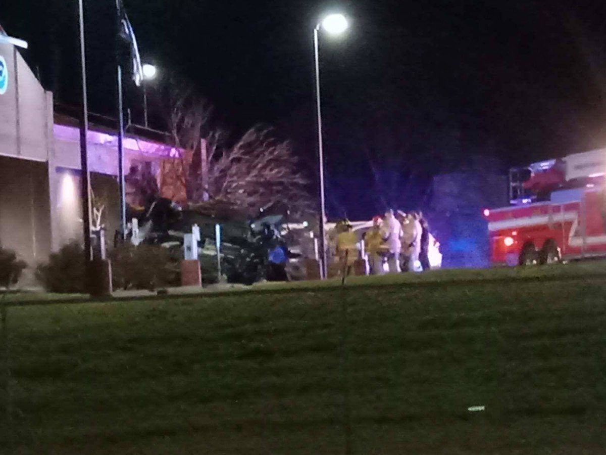 TeaStormChaser's tweet photo. Accident at Benson Road and the National Weather Service building at the Sioux Falls Airport. https://t.co/huOyiJ5UdC