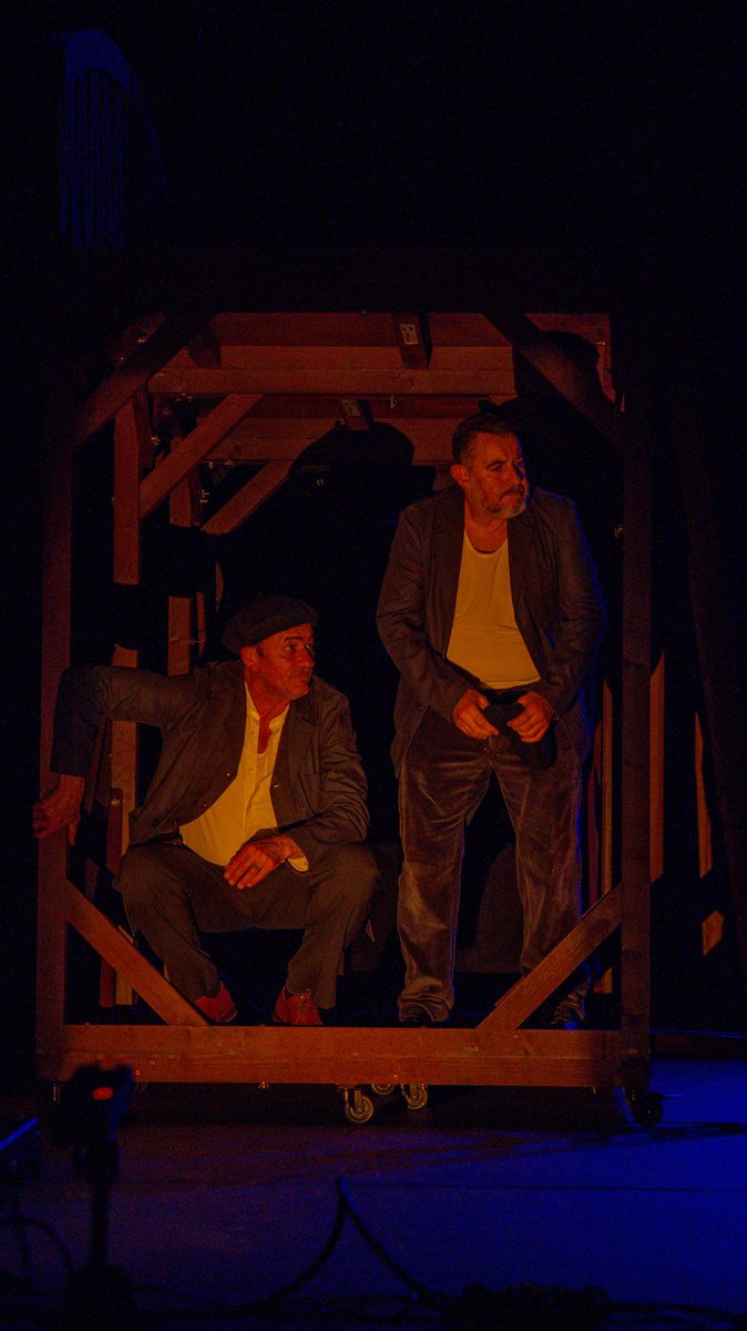 Hoy se estrena la adaptación escénica de "La balada del norte" en Asturias gracias Saltantes🎭. Será en el Teatro de L'Entregu a las 20h, y será un estreno triste, porque los mineros mueren en la mina hoy igual que hace 90 años. Ayer fueron Anilson y Óscar en Vega de Rengos.⚒️