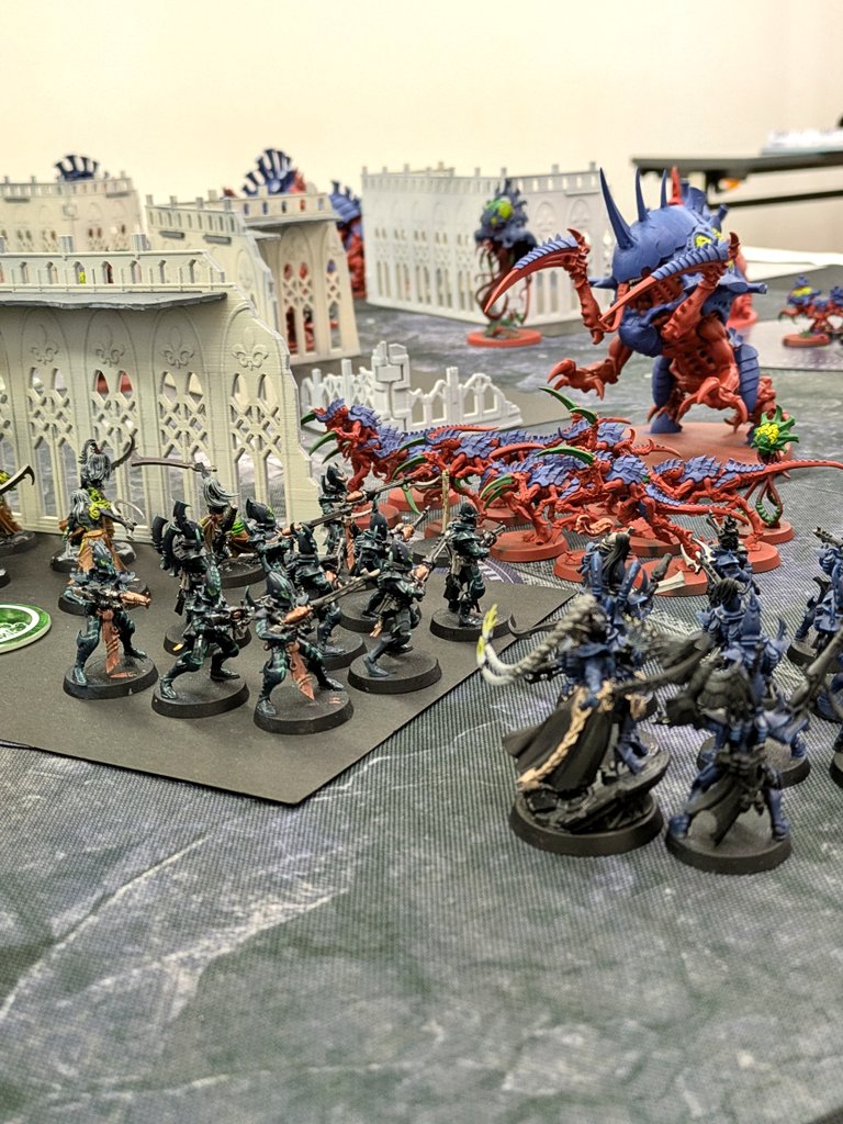 本日の新潟ウォーハンマーは、キムケンさんのデュカーリが相手でした。

実物が思ってたより格好良くて欲しくなりました。

自分がモンスター編成のティラニッドなのでかなり有利なはずが、想像以上に苦戦しました。
対戦ありがとうございました!

#ウォーハンマー
#新潟ウォーハンマー
#WARHAMMER