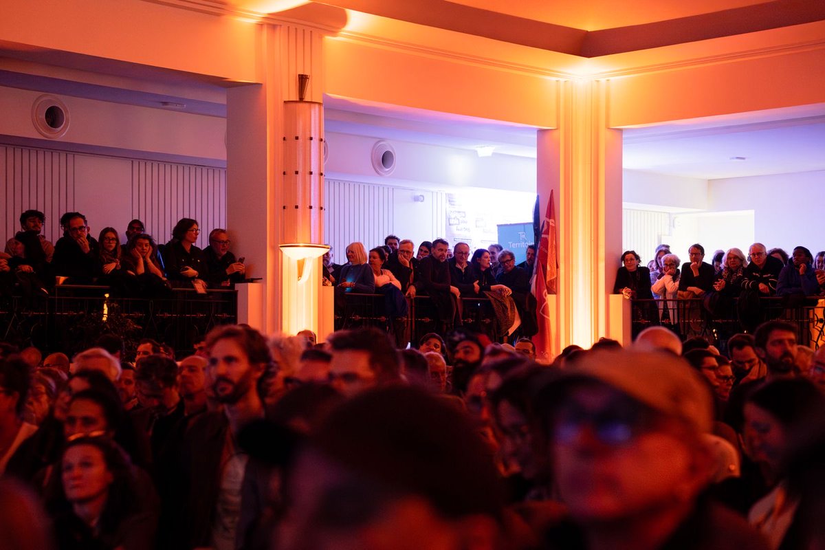 Nous étions près de 1000 hier au Salon Mauduit pour notre lancement de campagne : toutes les générations, tous les parcours, de nombreuses personnes franchissant pour la première fois les portes d'une rencontre politique. Merci aux 70 bénévoles qui ont rendu cela possible !