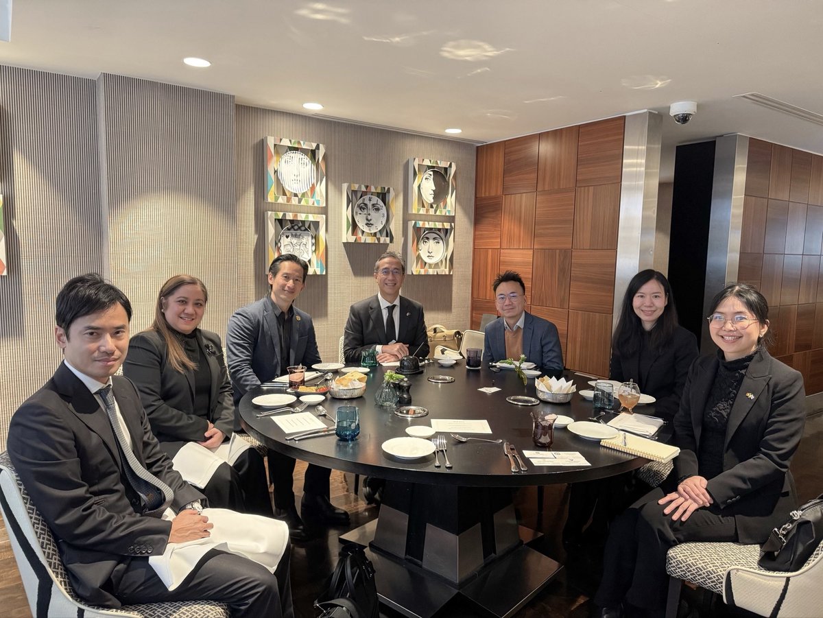 MFAThai's tweet photo. ทปษ.รมว.กต. กานต์ คฤหเดช พบหารือกับผู้แทนธนาคาร Belfius, Nishimura and Asahi, CPF Europe รวมถึง ASEANcham EU, EU ABC และ LuxSE ในช่วงการประชุม EU Indo-Pacific Ministerial Forum #IPMF ครั้งที่ 4 ณ กรุงบรัสเซลส์ ฝ่ายไทยย้ำโอกาสการค้าและการลงทุนในไทย ความคืบหน้าการเจรจา FTA ไทย-อียู พร้อมแลกเปลี่ยนมุมมองเศรษฐกิจไทยและยุโรป (21 พ.ย. 2568)